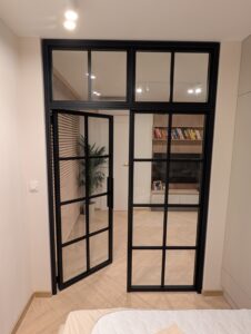 Stalowe drzwi loftowe dwuskrzydłowe z naświetlem górnym – przeszklone ścianki działowe w stylu industrialnym Loft Steel Tarnów